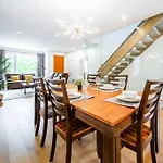 New Modern Home - Sleeps 8 - Foosball - Deck & Bbq