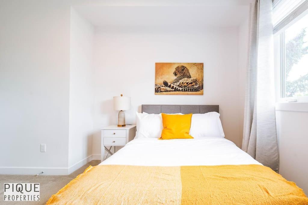 Apartment New Modern - Sleeps 8 - Foosball - Deck & Bbq