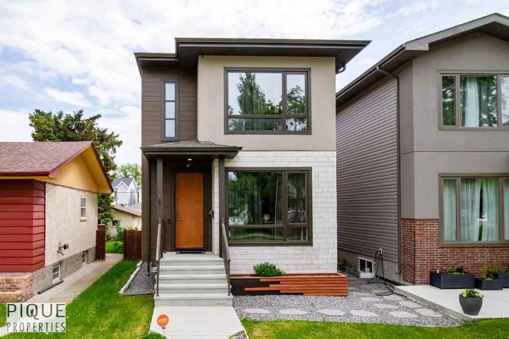 New Modern - Sleeps 8 - Foosball - Deck & Bbq