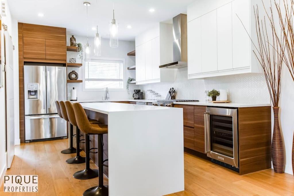 Apartment New Modern - Sleeps 8 - Foosball - Deck & Bbq
