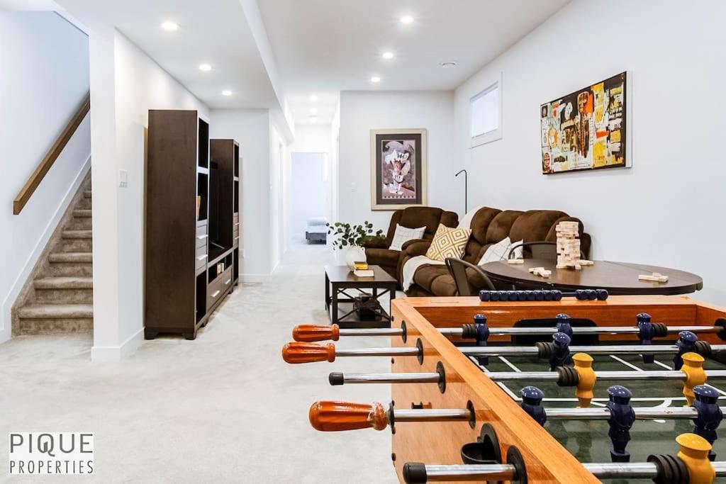 Apartment New Modern - Sleeps 8 - Foosball - Deck & Bbq *